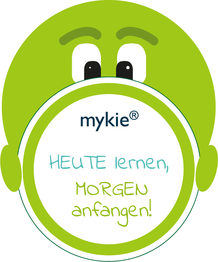 Mykel mit Lern-Schild in der kieferorthopädischen Frühbehandlung bei Dr. Andrea Freudenberg in Weinheim